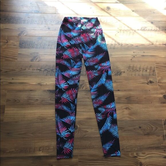 Kimberly C. O/S Cool red blue Palm tree leggings - Picture 1 of 5